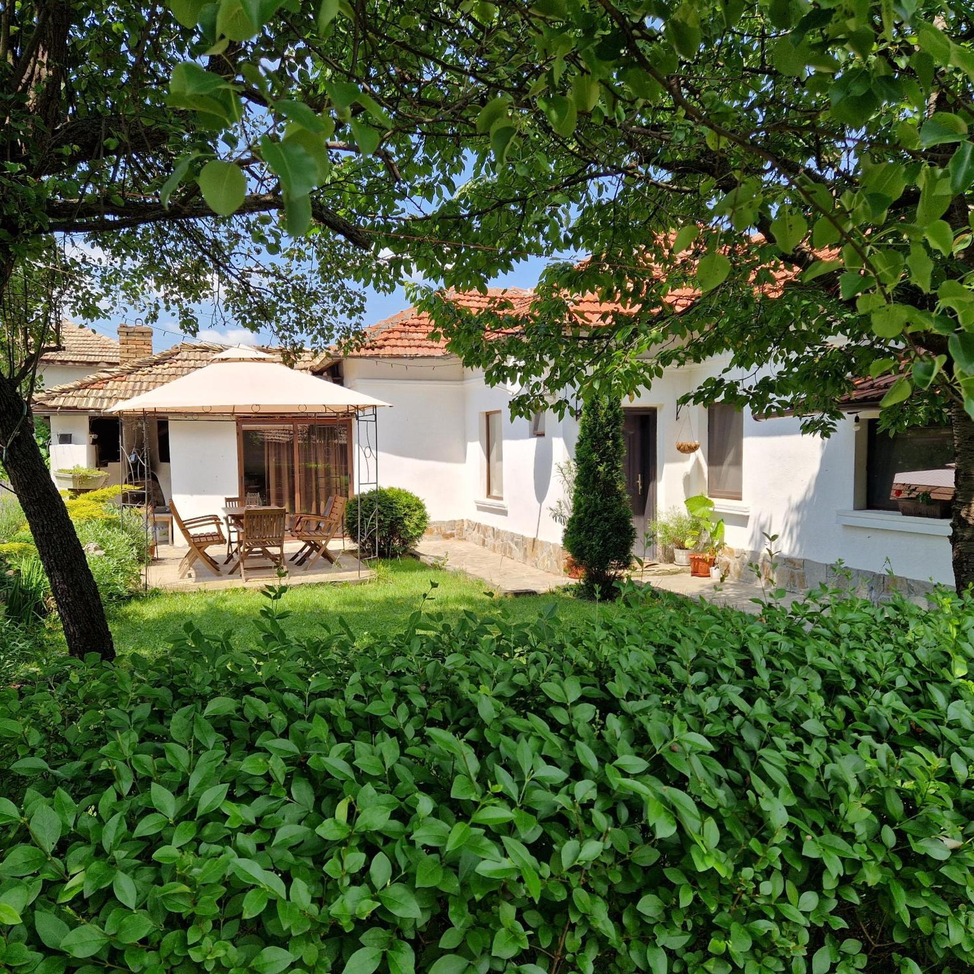 Къща За Гости Casa Blanca Villa Targovishte  Ngoại thất bức ảnh